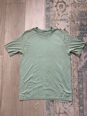 Lululemon Metal Vent Tech Sage Green Men's Short Sleeve Shirt Size L